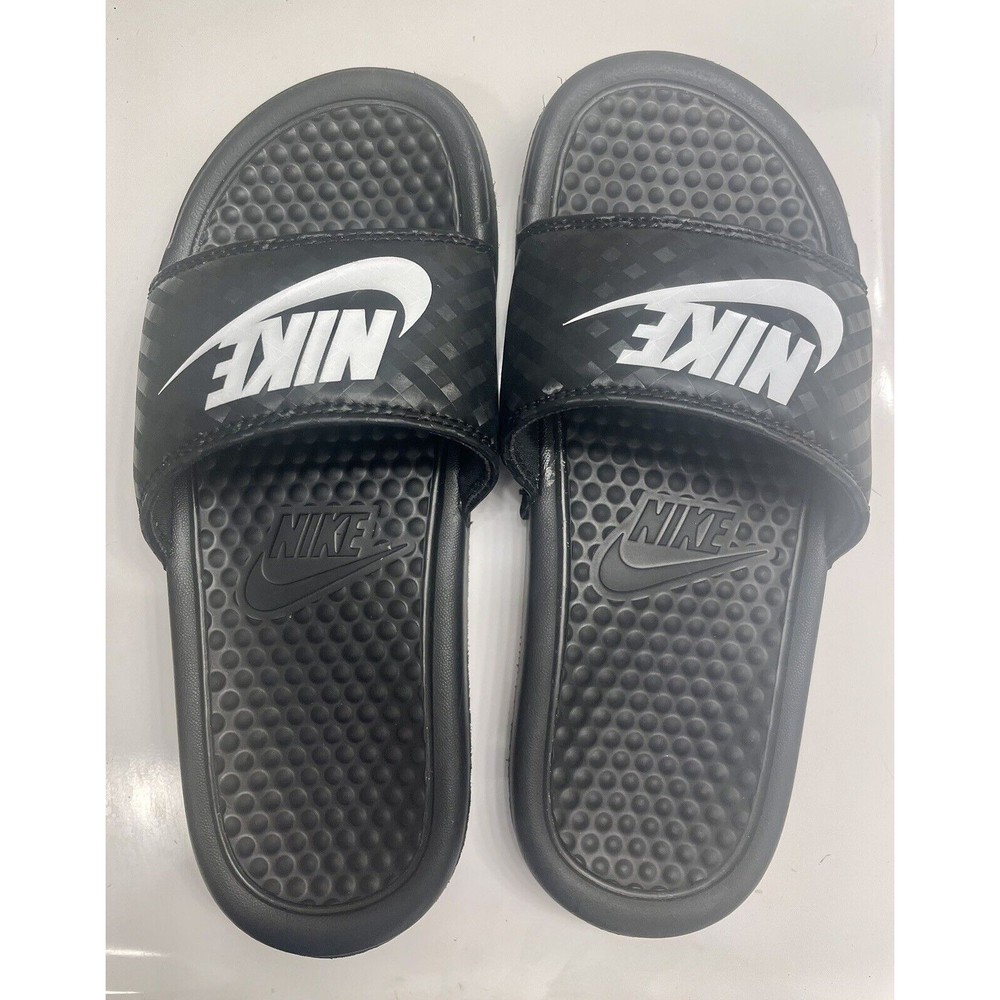 Black NIKE slides Sandals Inner Cushion Women’s Sz 6 Youth Sz 5. Nice Design